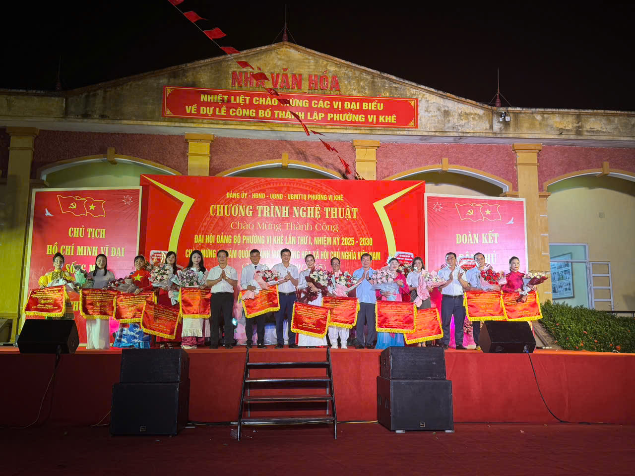 Đảng quang vinh – Bác Hồ vĩ đại – Quê hương Vị Khê đổi mới