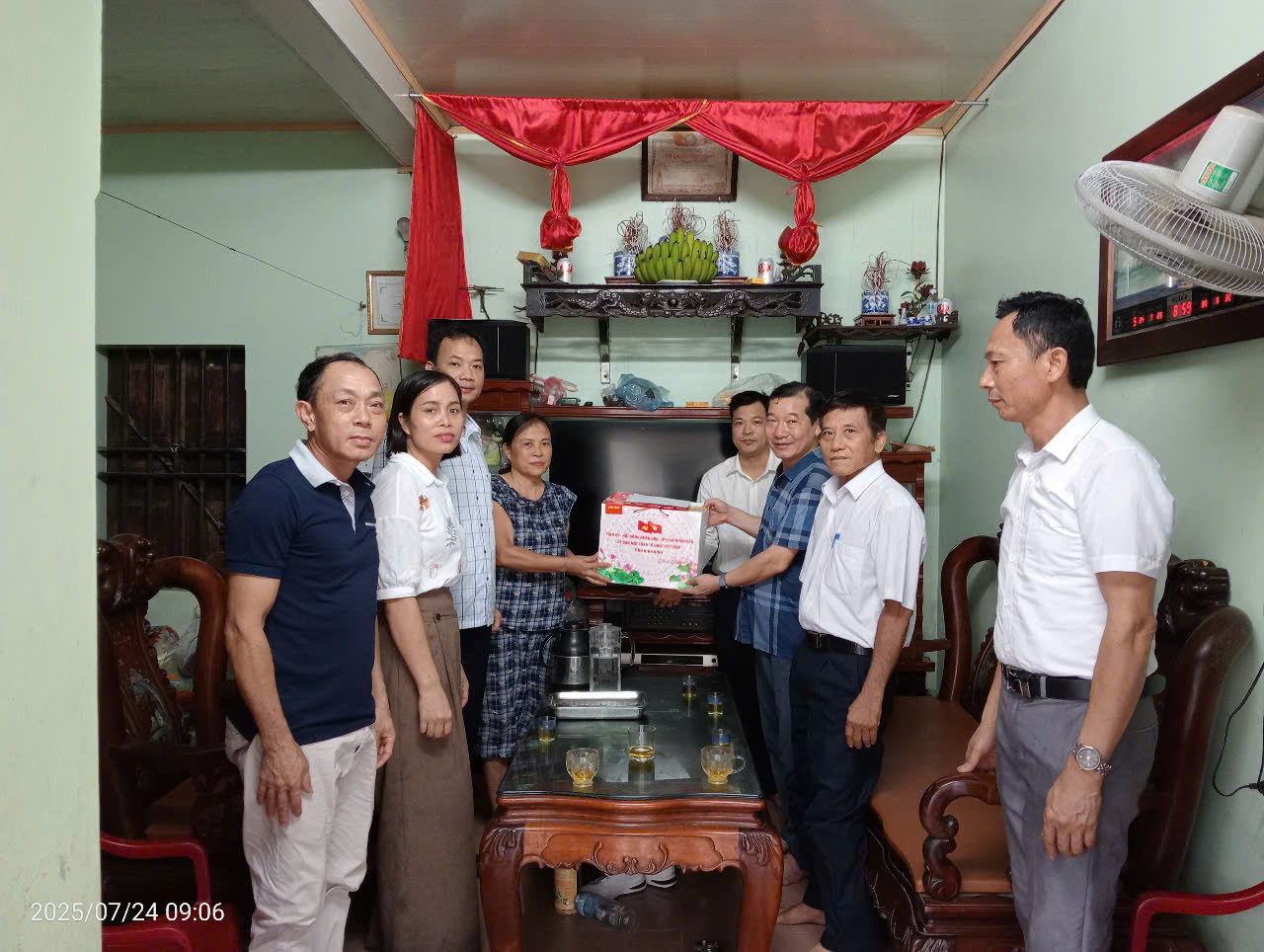 Lãnh đạo  Đảng ủy - HĐND - UBND - UBMTTQ phường Vị Khê thăm và tặng quà các hộ gia đình chính sách tiêu biểu trên địa bàn phường Nhân dịp kỷ niệm 78 năm Ngày Thương binh - Liệt sĩ (27/7/1947-27/7/2025)