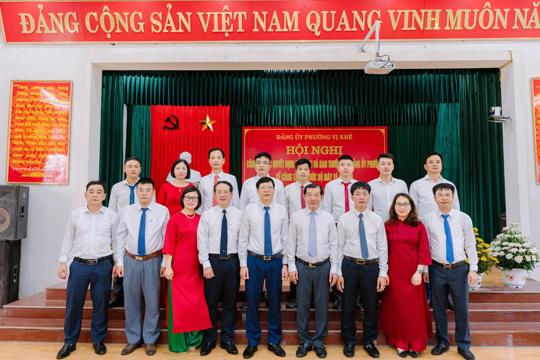 Đảng ủy phường Vị Khê tổ chức công bố các QĐ về công tác cán bộ 